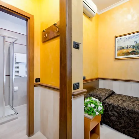 מלון Marco Polo 3*