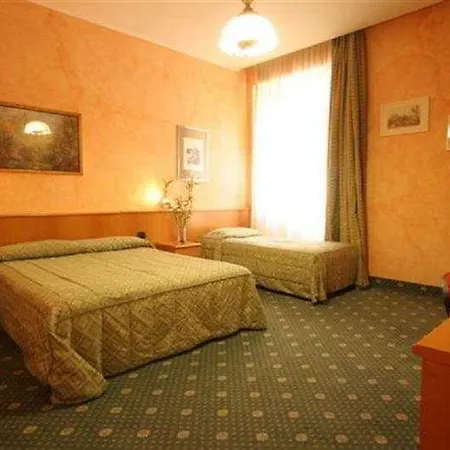 מלון Marco Polo 3*